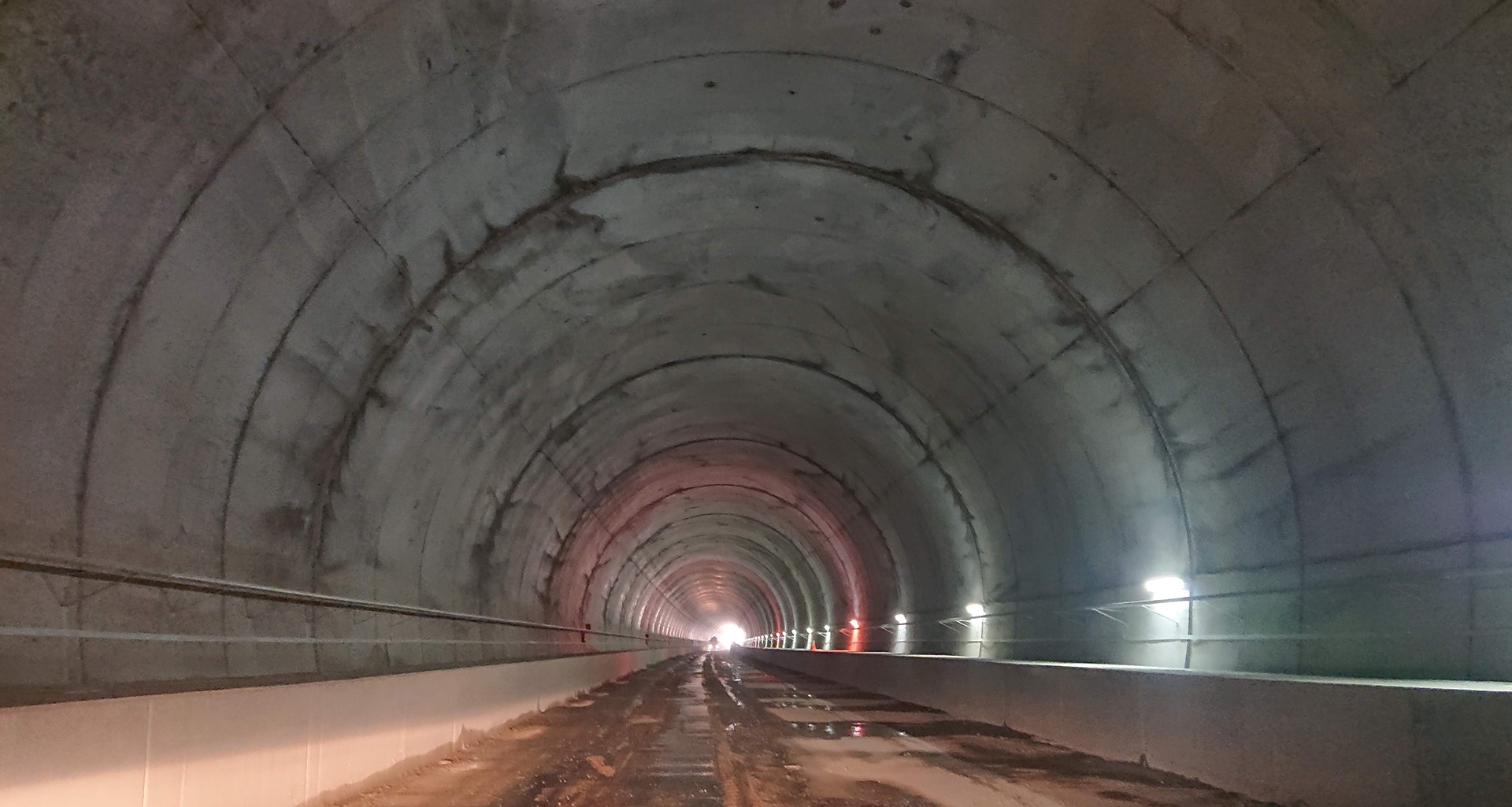 TRAMO DE ALTA VELOCIDAD TUNEL VIA DERECHA